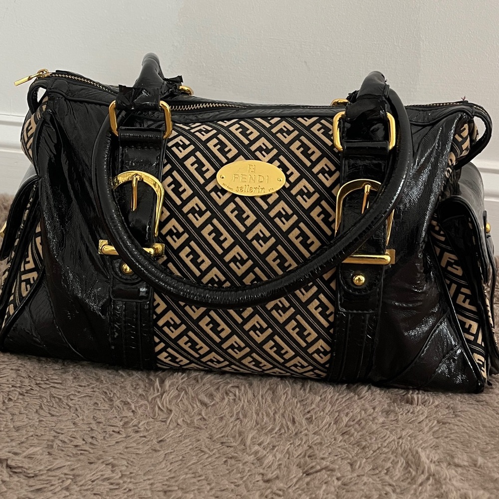 Fendi sellerin set rong 876 leather authentic handbag